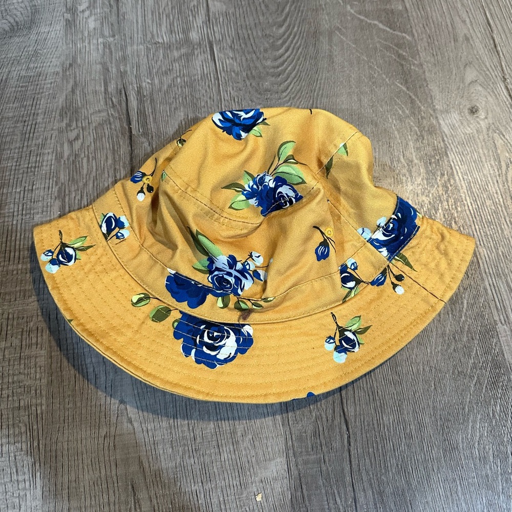 Urban Outfitters Bucket Hat NEW